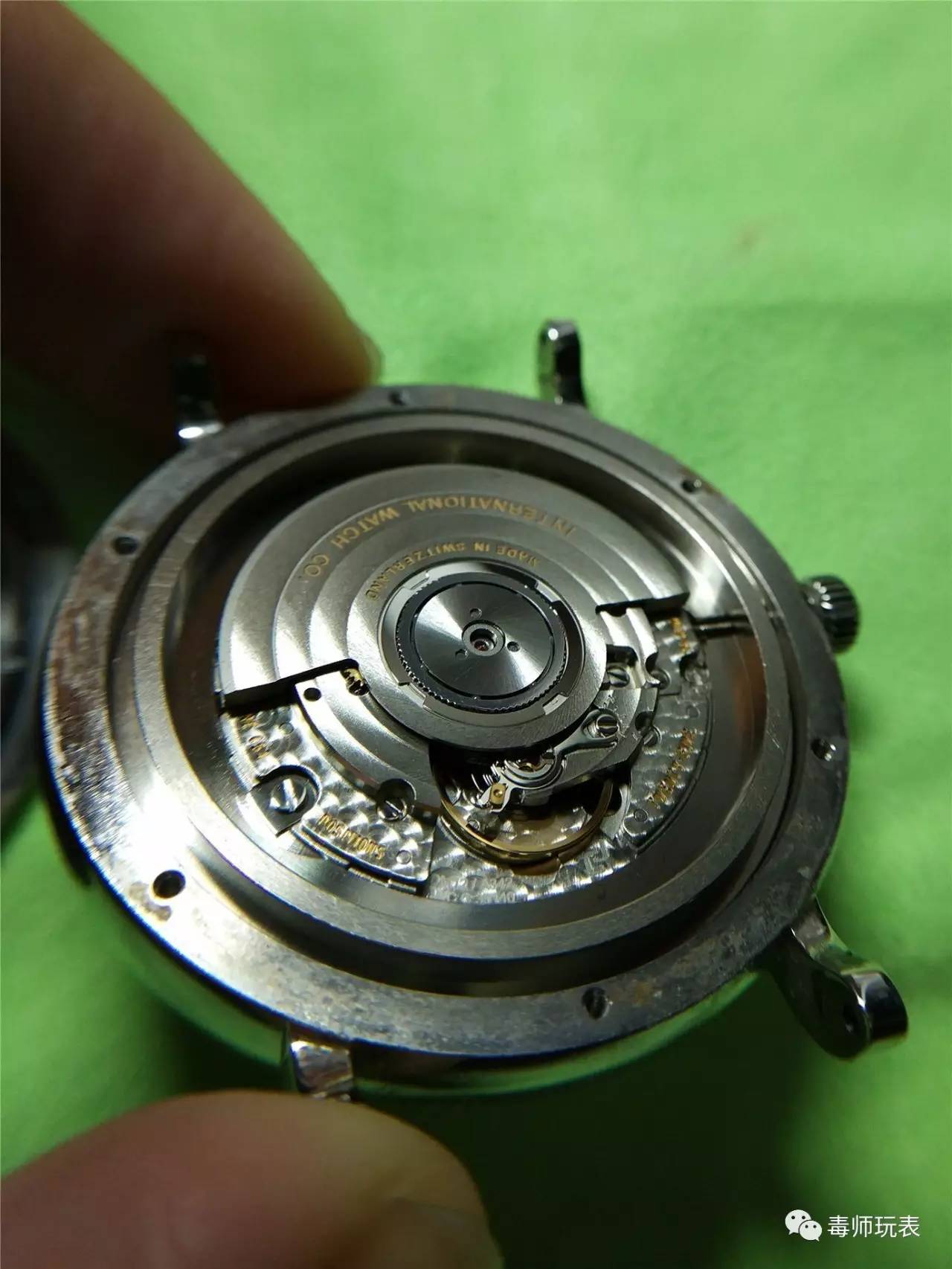 万国柏涛菲诺的秒针是弯的吗,iwc万国柏涛菲诺系列男士腕表