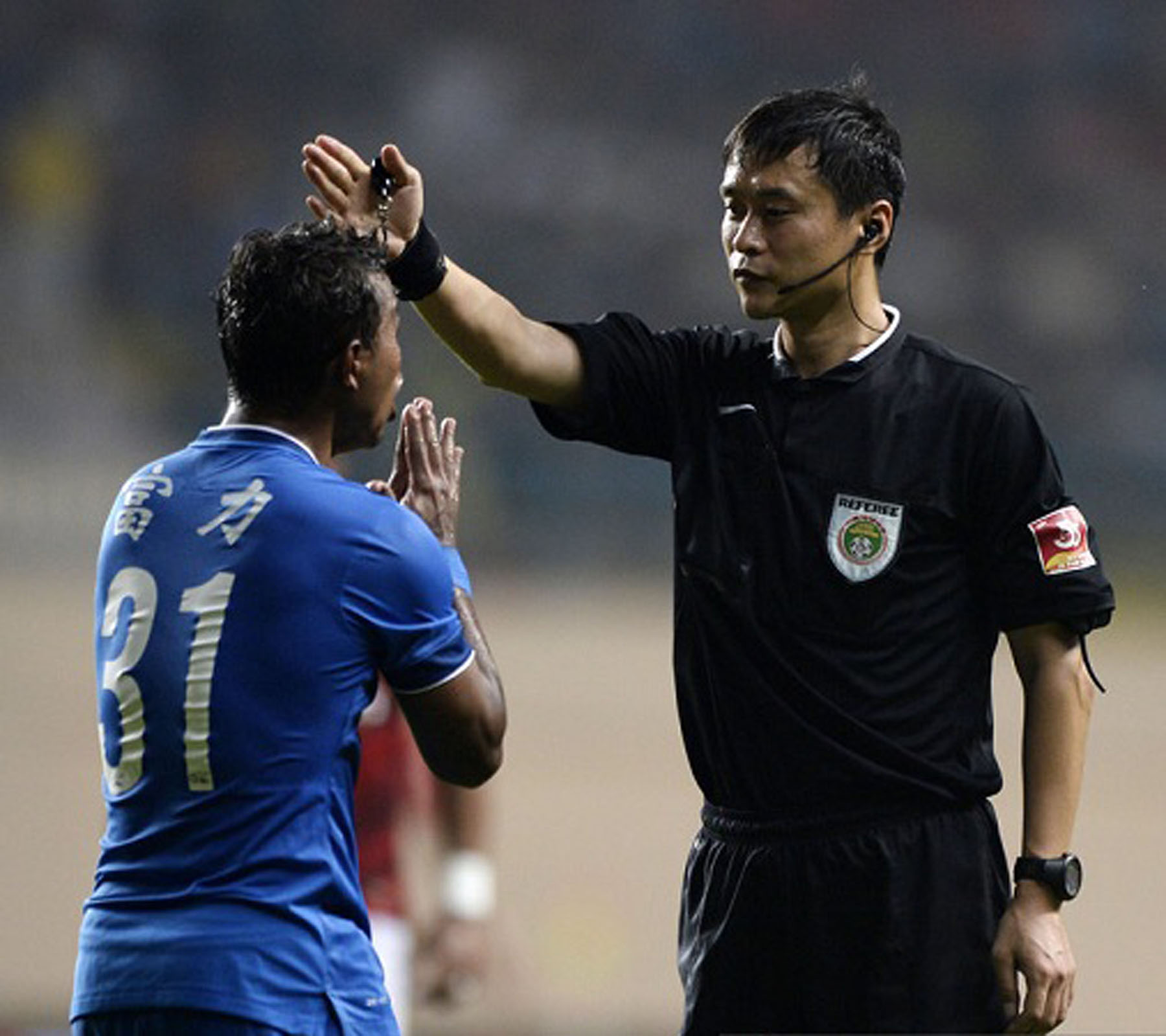 昏哨一战亮9张黄牌,足协新政对国安的影响与应对