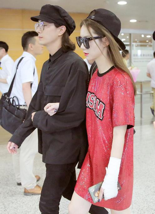 张碧晨运动款外套,张碧晨最新衣服