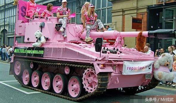 妖艳到爆“粉嫩无比的*器武**”少女心爆表，日本自卫队简直辣眼宅神