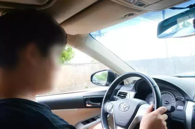 12.6万公里的凯美瑞，底盘还能如此干爽，怪不得保值率那么高