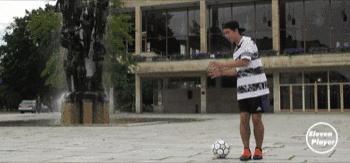 足球教学4种花式实用过人,新手必学的足球花式动作