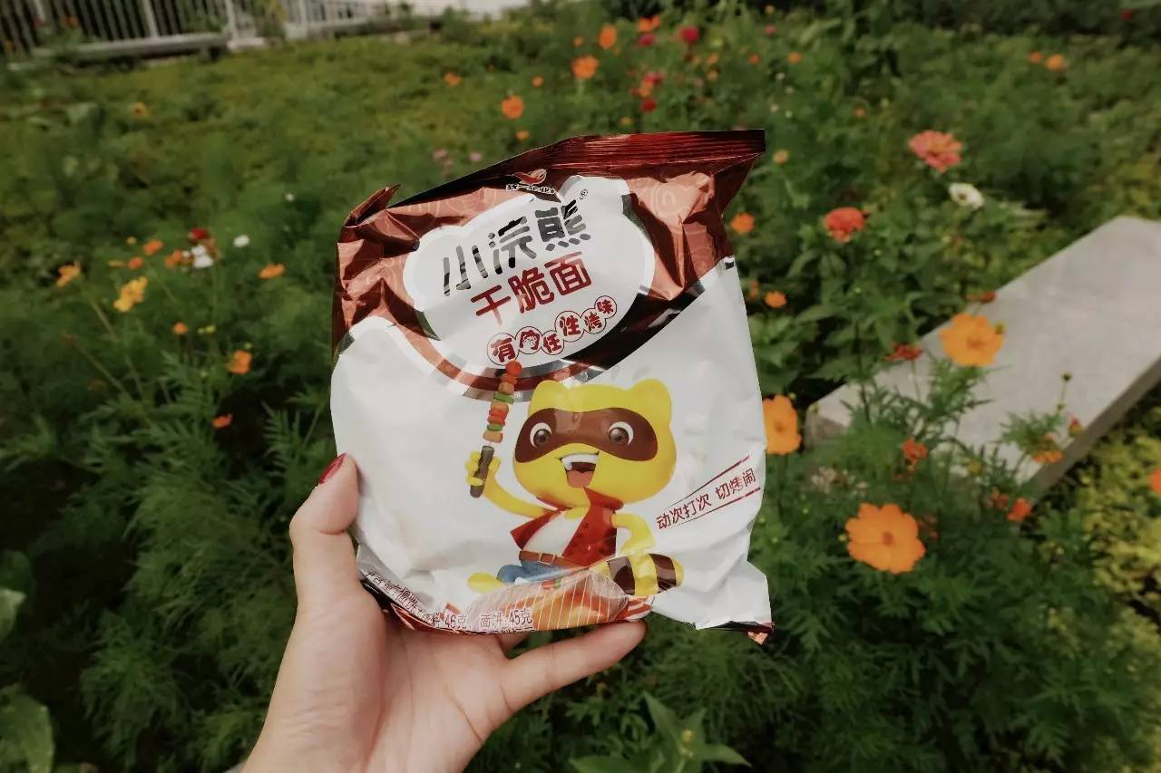 张君雅小浣熊小当家卫龙……谁才是真正的干脆面之王?