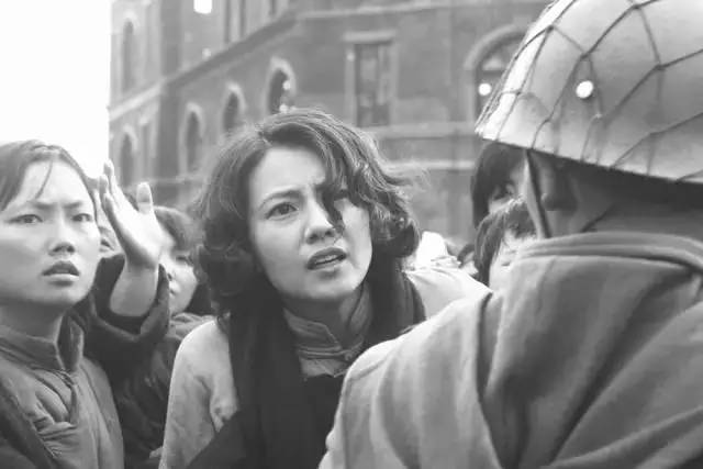 高圆圆被杂志小编黑了!看了照片我的嫉妒心好多了。。