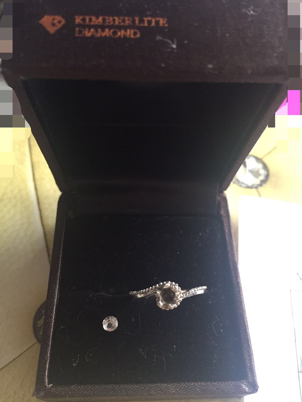 捡到的钻戒怎么鉴定是真是假,捡到钻戒去哪里鉴定真假