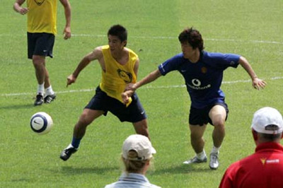 董方卓曼联高光集锦,董方卓进球后弗格森的喜悦