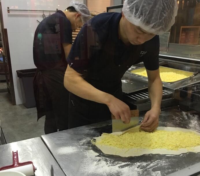 每个饥寒交迫的晚上,一块披萨就能让我荡漾