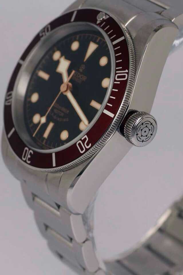 帝舵小黑花看着像劳力士 (帝舵小红花和劳力士logo)