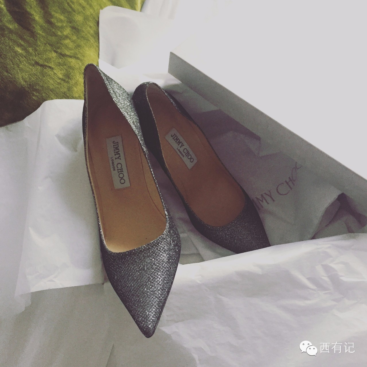 尊严着的虚荣：时尚女编辑的幕后生活