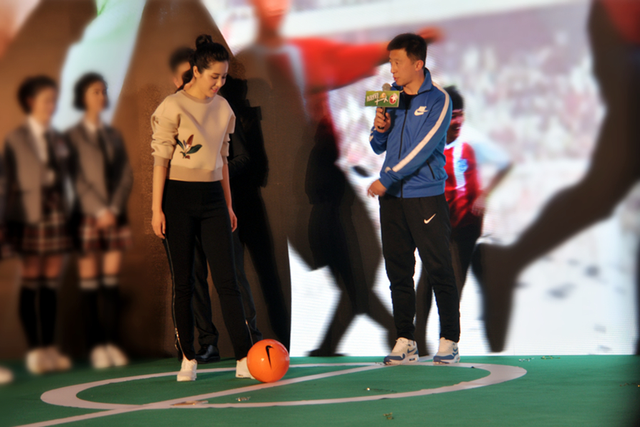 旋风十一人胡歌曾黎打电话,旋风十一人胡歌与曾黎相亲