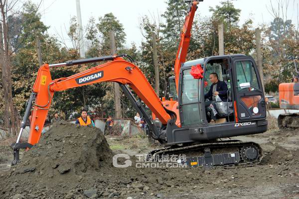 廖广建：斗山工程机械9C系列新品四川销量看好