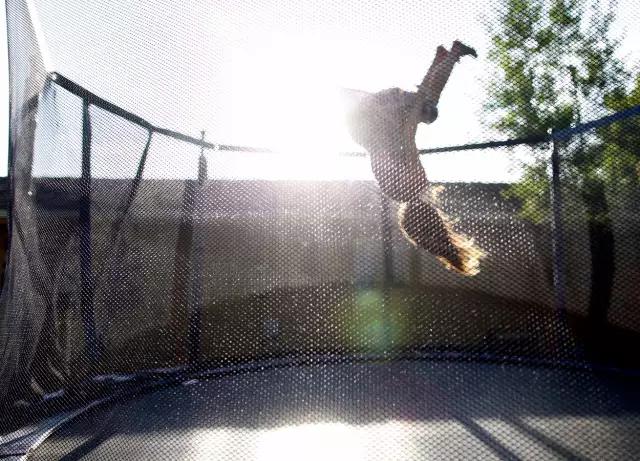 亚细亚孤儿：无处安放的爱与孤独