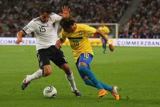 小个子防守大个子的技巧,篮球小个子怎么防守大个子