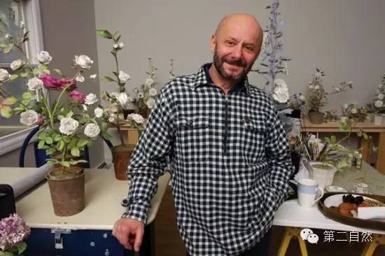 乌克兰大叔和他美到令人窒息的陶瓷永生花