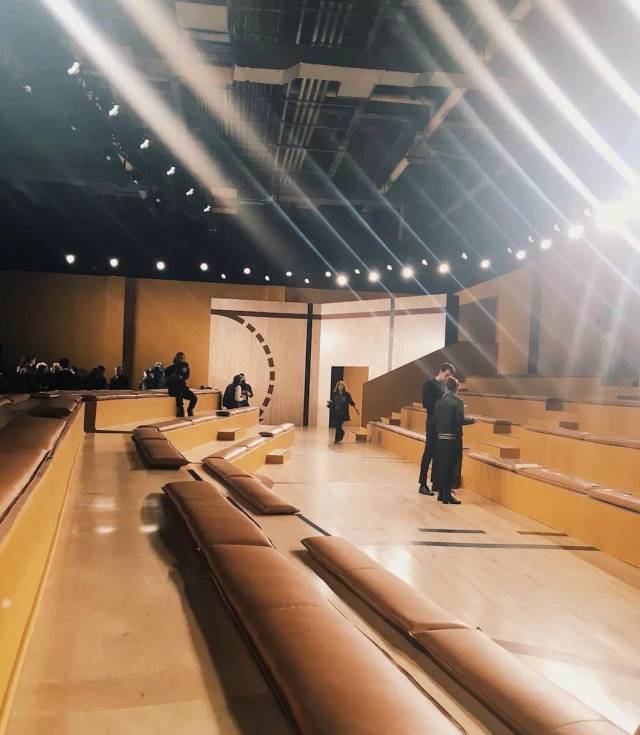 日常怎么穿才有时装周的感觉,时装周穿搭卡点