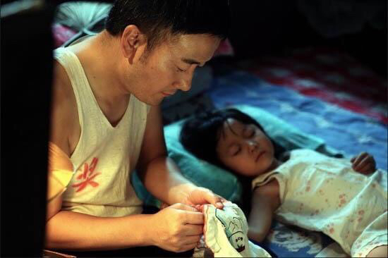 年轻的爸爸在情感上有多疼爱女儿,爸爸再忙也要陪伴小情人