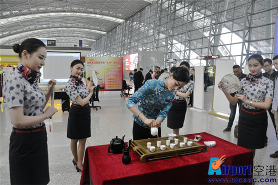 东航云南机场快闪视频,东航空姐长水机场快闪