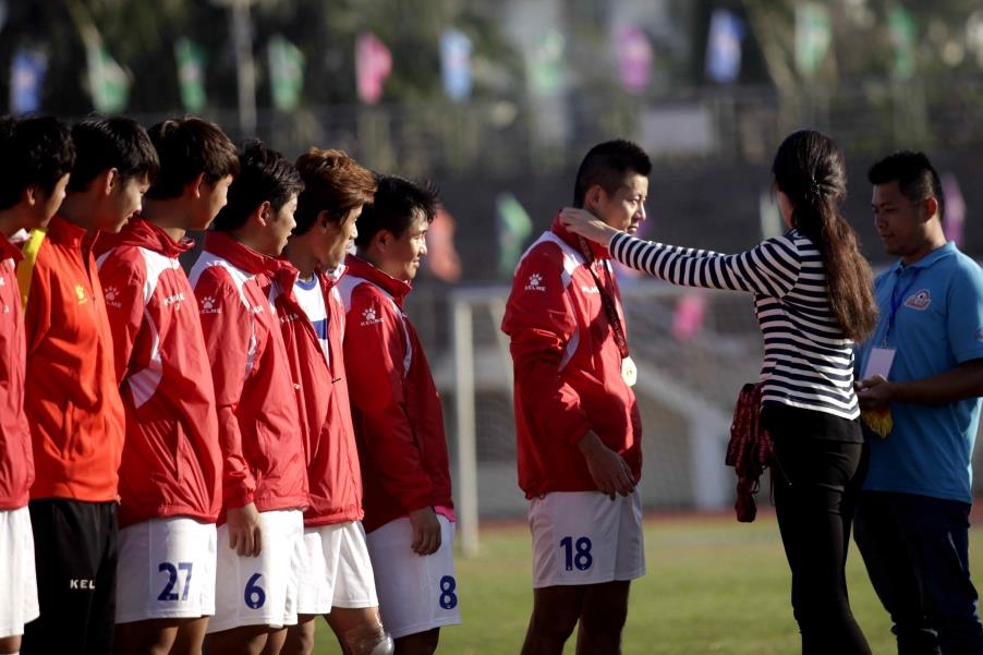 最牛社区足球队夺冠,最牛村队