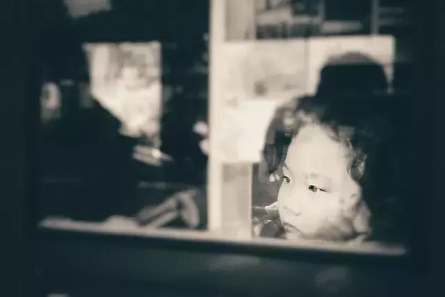 摄影背景模糊人物清晰,变焦模糊摄影教程