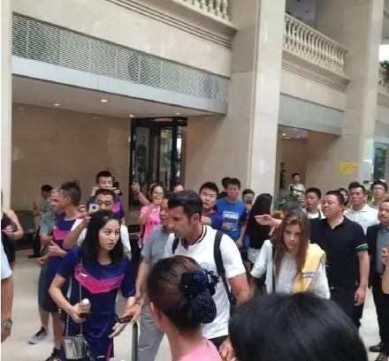 世界足球先生面对西班牙国门,足球世界足球先生