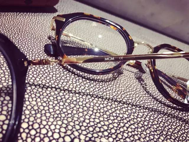 井柏然同款眼镜框,一日一物合集