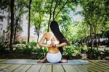 瑜伽培训价格多少钱一个月,瑜伽一对一教培多少钱