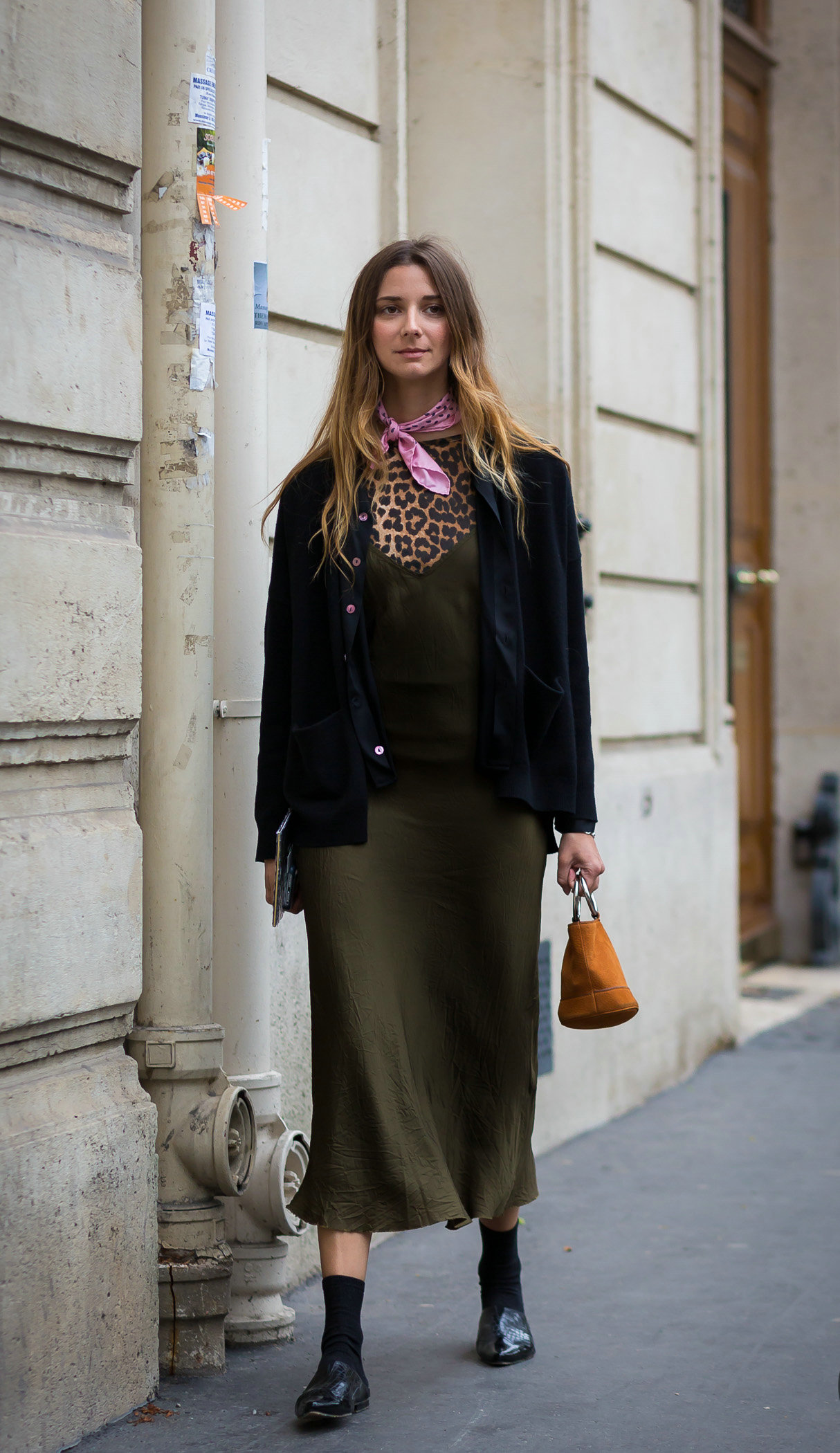 风靡时尚圈的slipdress，普通人应该怎么穿