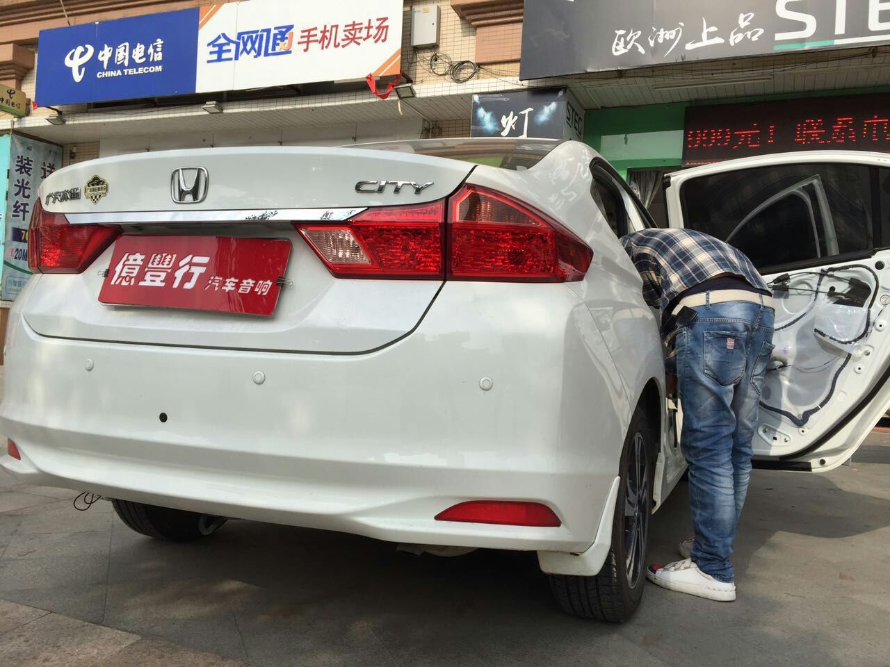 简单锋范改装,本田锋范汽车音响改装