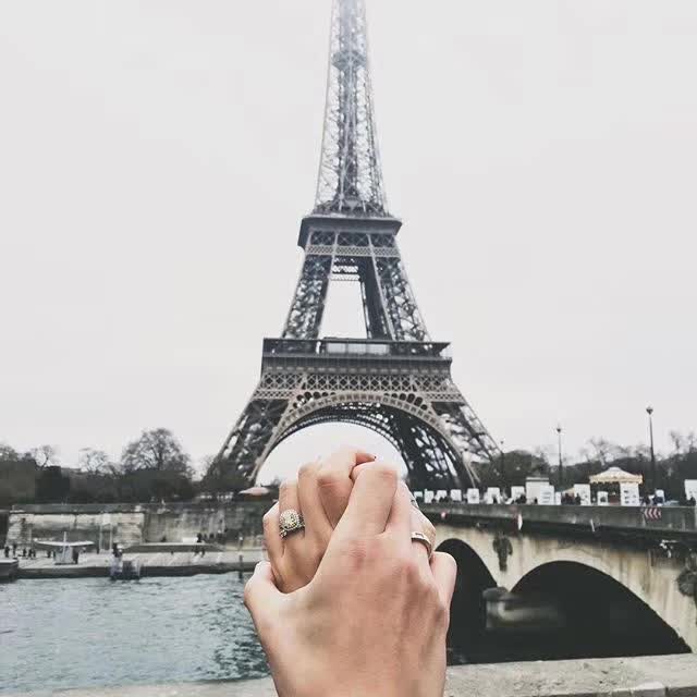 他的朋友圈里都是她,你的朋友圈全是她的照片