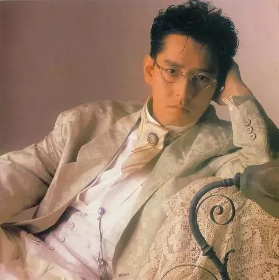 谭咏麟老了的时候是什么样子的,谭咏麟为什么说自己永远25岁