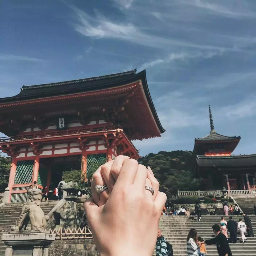 他的朋友圈里都是她,你的朋友圈全是她的照片