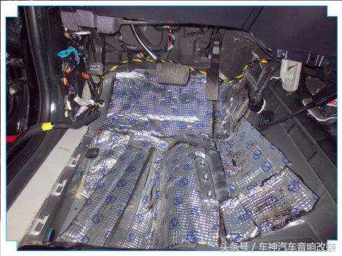 jeep大切诺基原装音响,jeep大切诺基哈曼卡顿音响效果