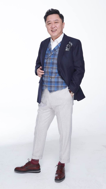 拿保温杯的中年男人,赵明义手里的保温杯