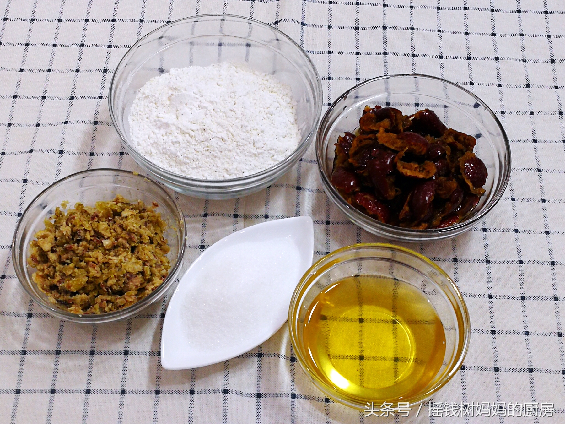 这款经典的红枣甜点，在家就能做，十几分钟搞定味道不输专卖店！