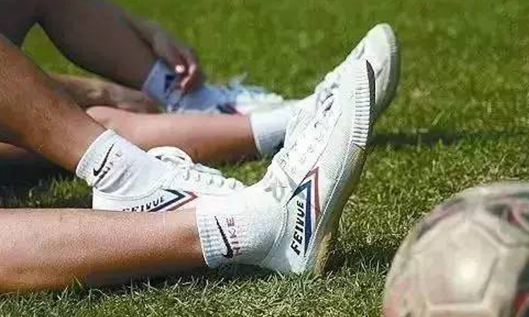 好看又时尚的小白鞋,好看又潮流的小白鞋