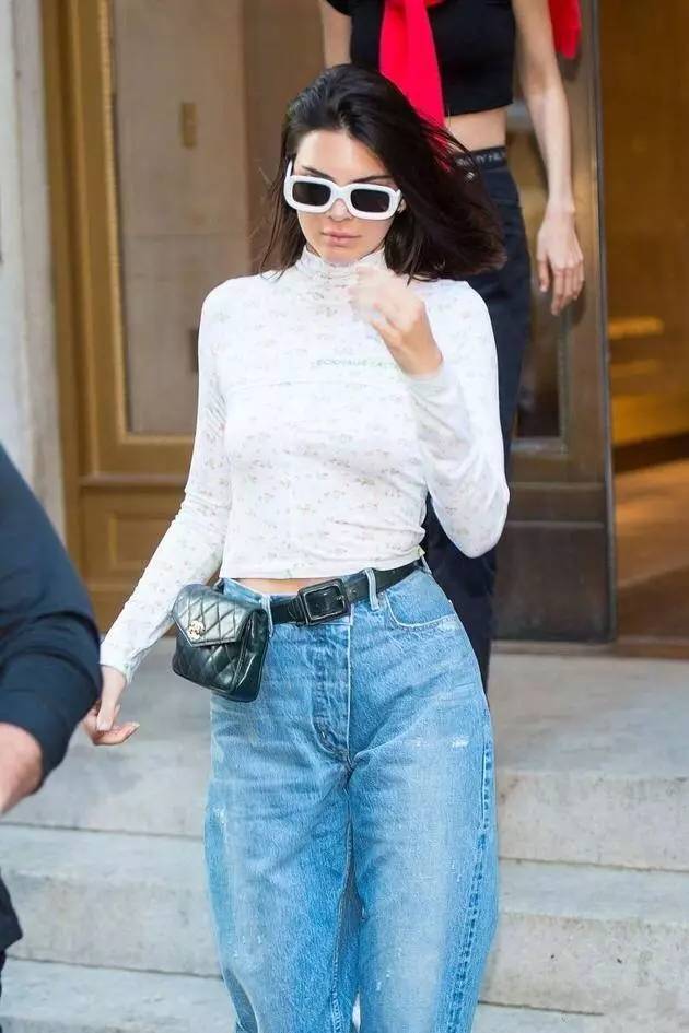 不要瞎跟风，别人背起来时髦的腰包你背上可能会变成售票员大婶！