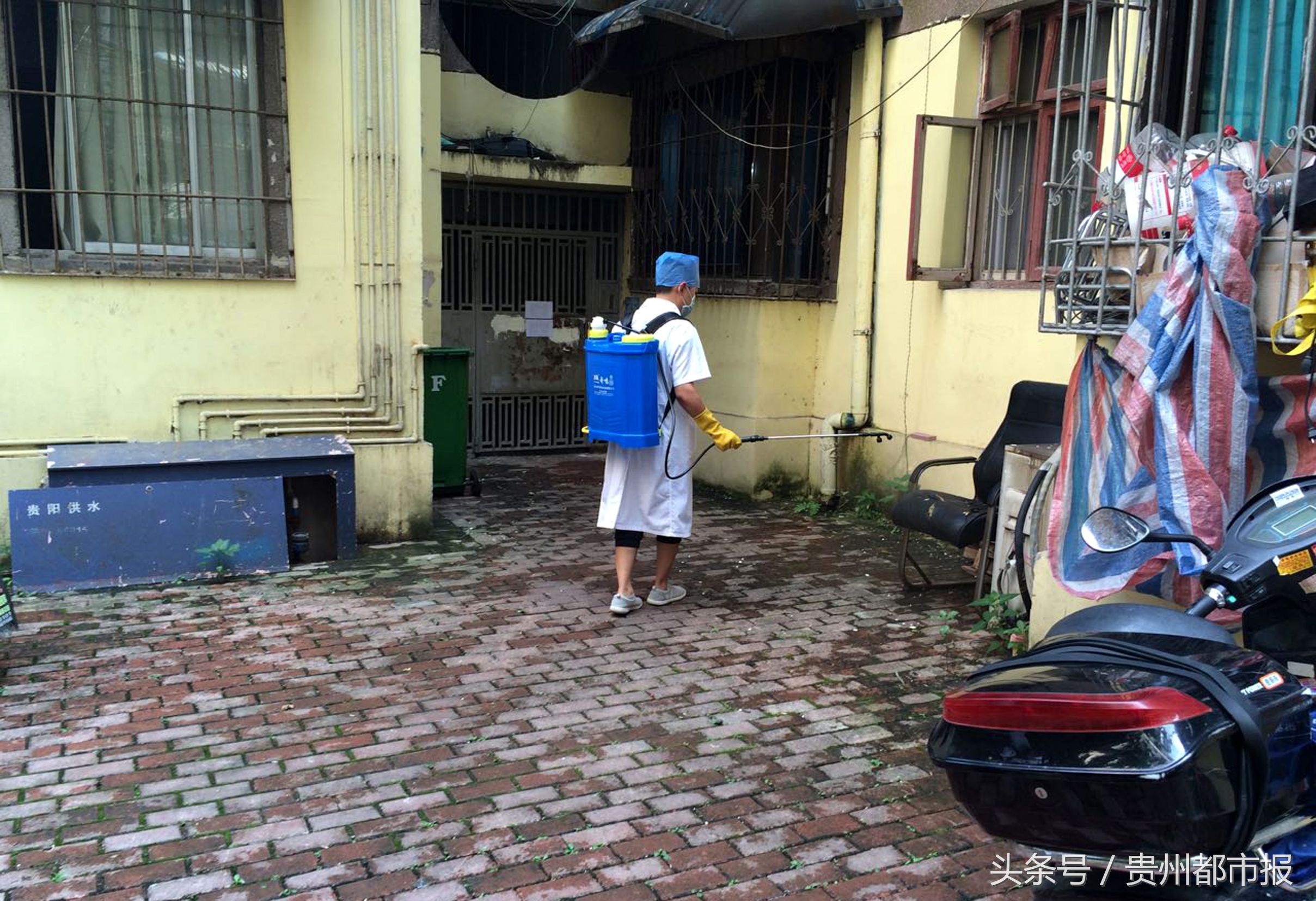 杩借釜鎶ラ亾涓ユ儵鍑舵墜,鎶撴崟璺宠殼