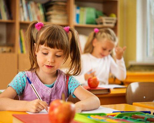 儿童弯腰驼背怎么让她改掉坏习惯,小孩子习惯驼背怎么矫正