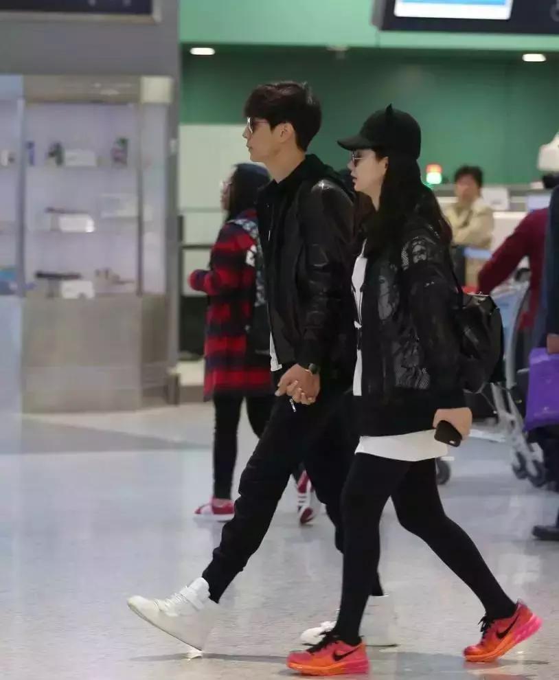 终于知道娱乐圈哪对CP爱撒狗粮了，隔着屏幕都闻到恋爱的酸臭味