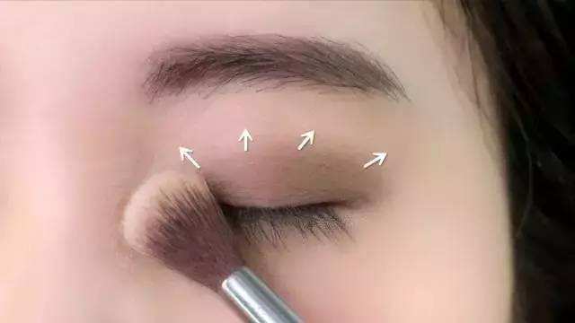 一个内双一个多眼皮眼妆教程,适合单眼皮内双眼妆正确画法