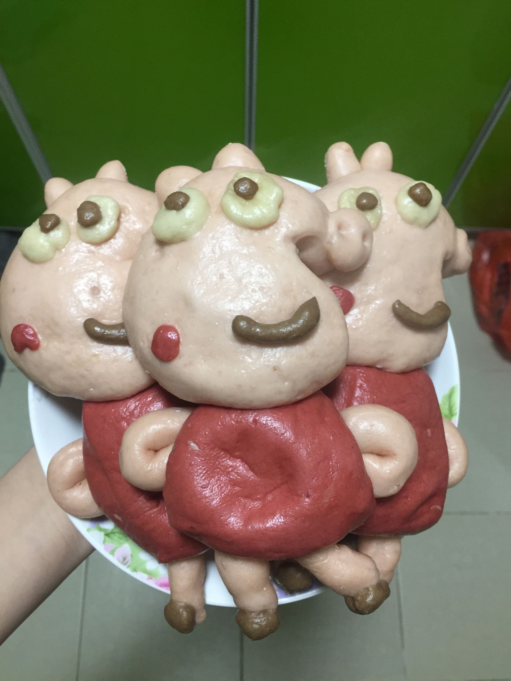 小猪佩奇做雪糕和面包,小猪佩奇做可以吃的小馒头