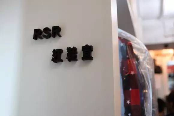 七夕福利|你穿这么潮,就来Supreme逛逛吧