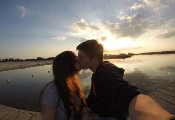 当年爬山时相遇的路人甲，现在居然成了我老公，这张照片见证爱情