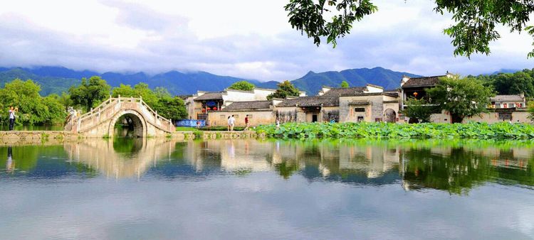 水光潋滟晴方好描写哪个景点,山色空蒙雨亦奇