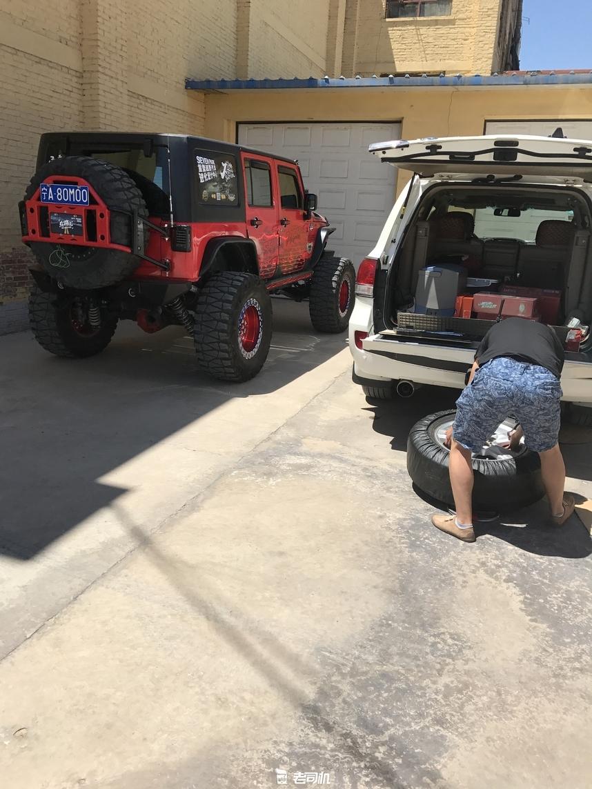 15年陆巡5.7v8,老款陆巡与新款陆巡对比