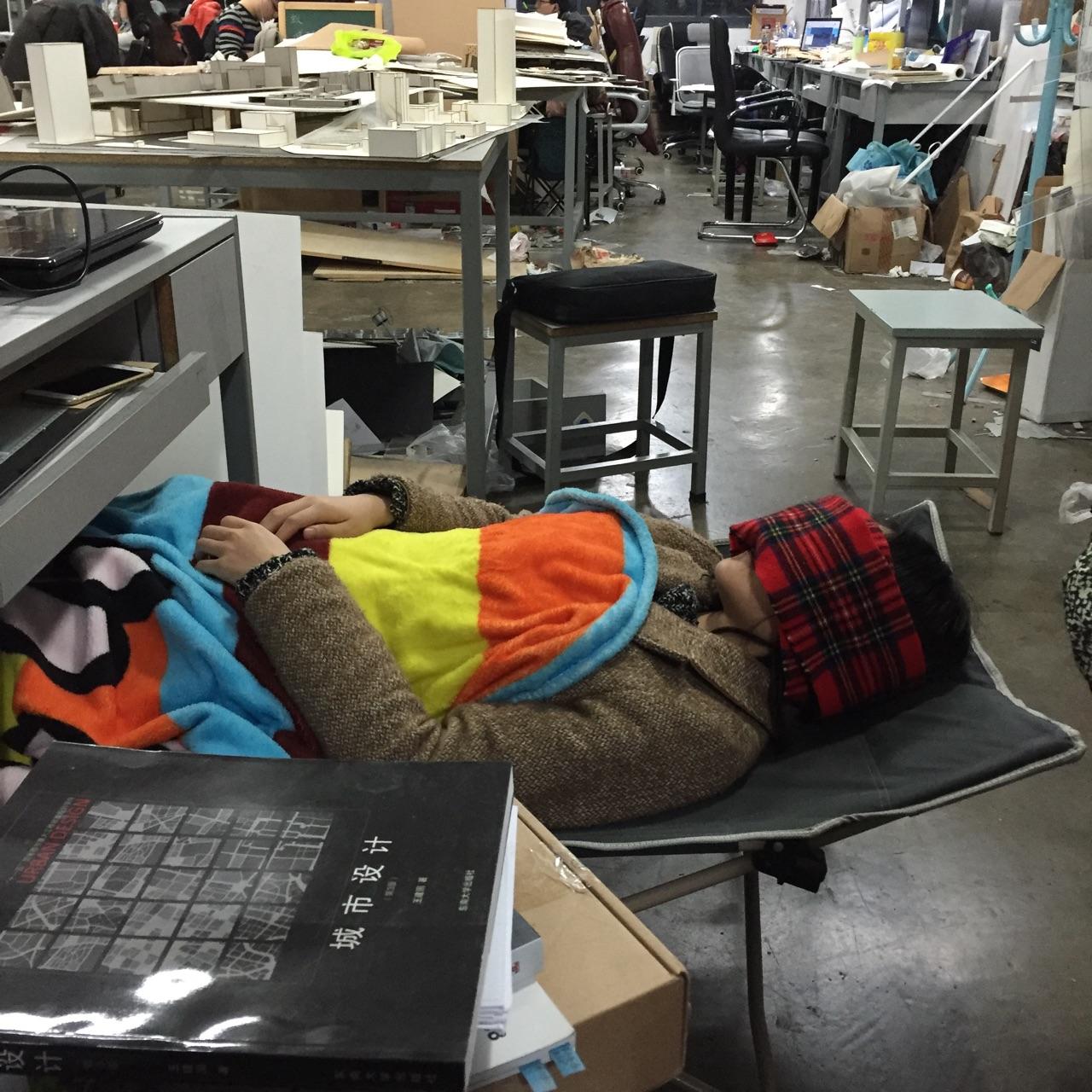 设计师两台显示屏怎么放好看,设计师两台显示器