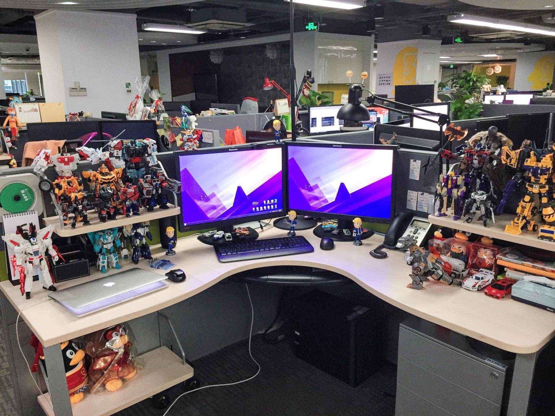 设计师两台显示屏怎么放好看,设计师两台显示器