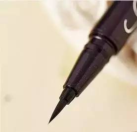 可以带着游泳的耳机,可以带着游泳的电话手表