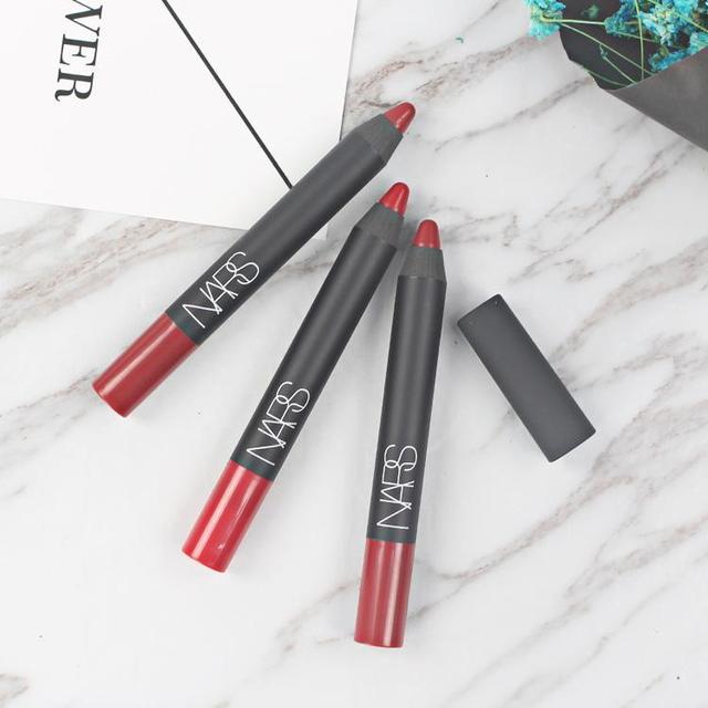 别人涂口红好看自己涂不好看,别人涂口红随便都好看