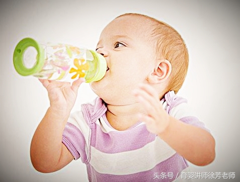 宝宝不爱喝水的正确方法,宝宝不爱喝水怎么办才正确